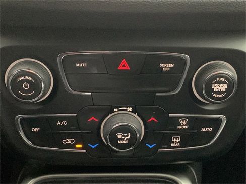 Used 2021 Jeep Compass Latitude image 30