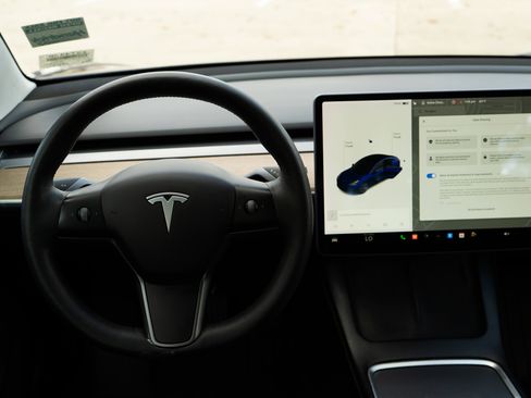 Used 2021 Tesla Model 3 Standard Range Plus image 24