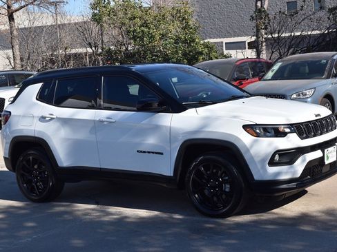 Used 2024 Jeep Compass Latitude w/ Altitude Special Edition image 5