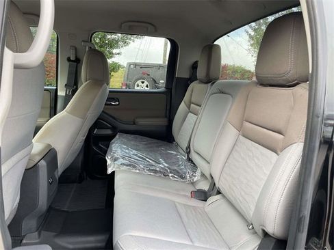 Used 2022 Nissan Frontier SV w/ Technology Package image 16