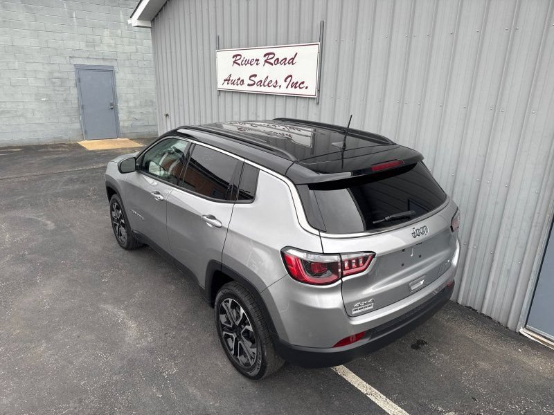 Used 2022 Jeep Compass Limited AWD/4WD image 12