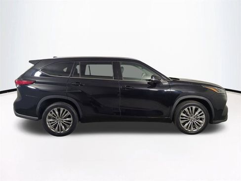 Used 2021 Toyota Highlander Platinum FWD image 4