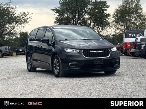 Used 2024 Chrysler Pacifica Limited FWD image 1