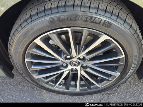 Used 2024 Lexus ES 300h w/ Accessory Package (Z2) FWD image 6