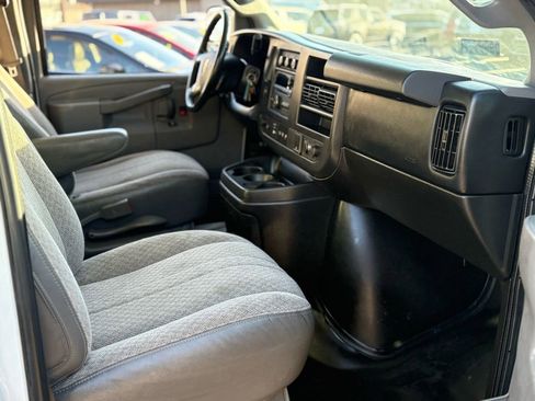 Used 2016 Chevrolet Express 3500 image 23