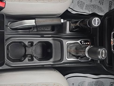 Used 2021 Jeep Wrangler Unlimited Sahara image 35