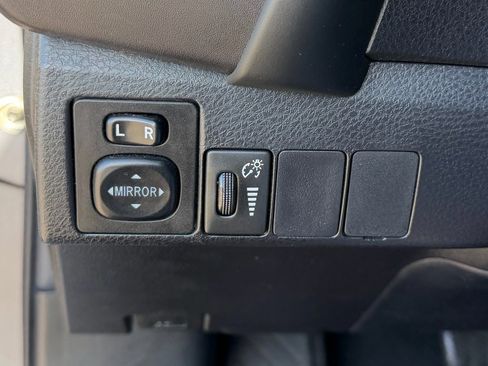 Used 2017 Toyota Corolla L image 19