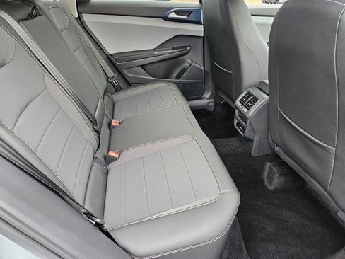 Used 2024 Volkswagen Taos SE image 18