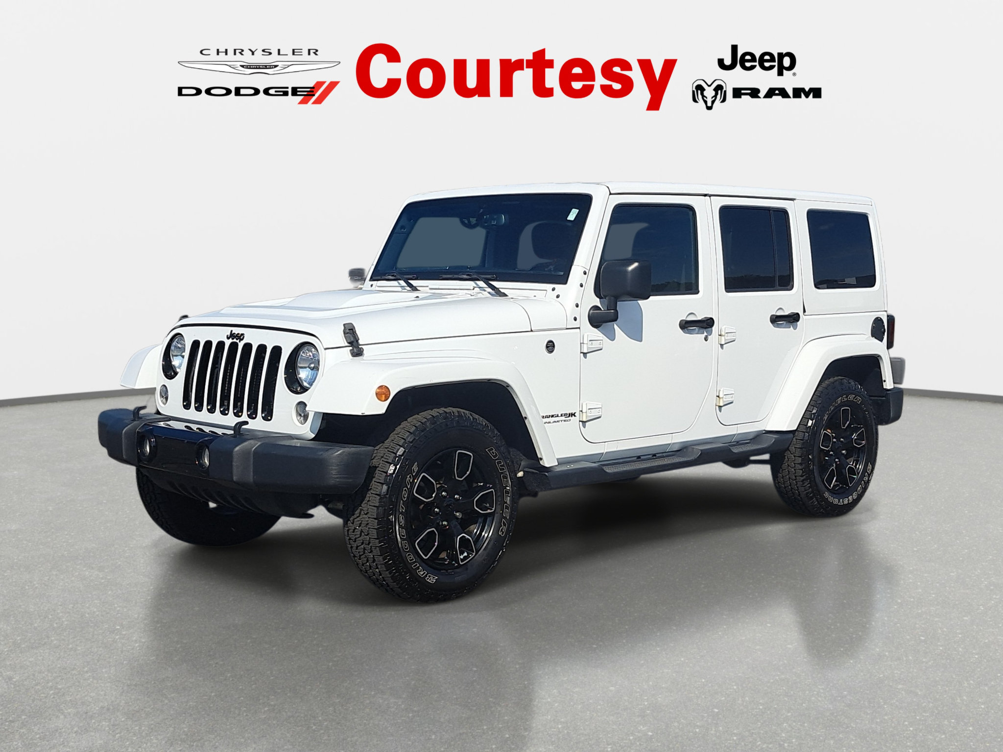 Used 2018 Jeep Wrangler Unlimited Sahara w/ Dual Top Group AWD/4WD image 8