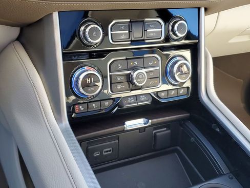 Certified 2021 GMC Yukon Denali w/ Denali Premium Package image 38