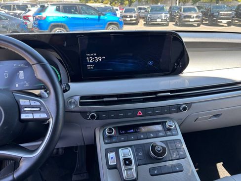Used 2025 Hyundai Palisade SEL FWD image 17