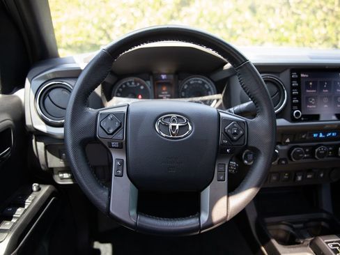 Used 2023 Toyota Tacoma TRD Off-Road w/ TRD Premium Off Road Package AWD/4WD image 19