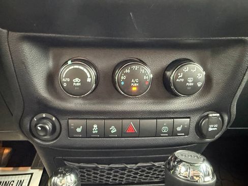 Used 2017 Jeep Wrangler Unlimited Sahara w/ Dual Top Group AWD/4WD image 30