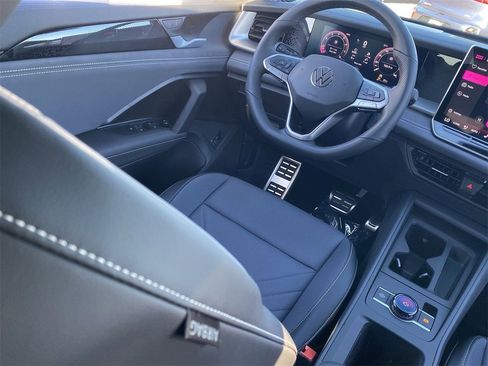 New 2026 Volkswagen Tiguan SE R-Line image 10