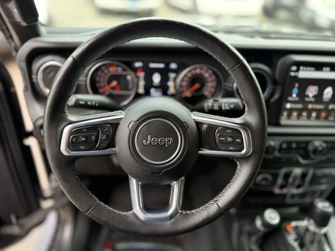 Used 2020 Jeep Wrangler Unlimited Sahara AWD/4WD image 6