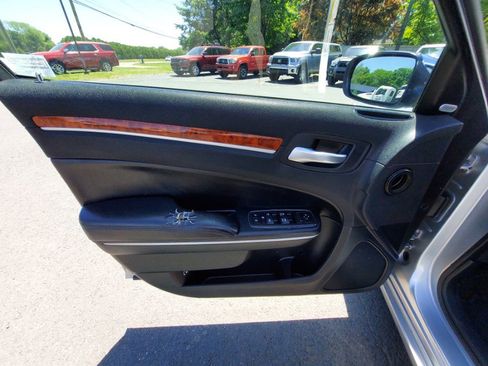 Used 2012 Chrysler 300 Limited RWD image 8