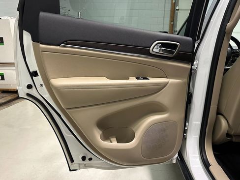 Used 2016 Jeep Grand Cherokee Limited image 23