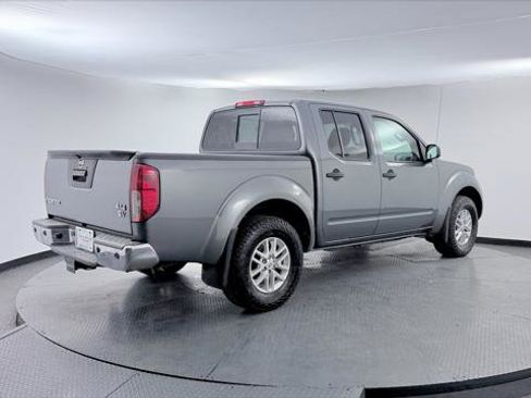 Used 2018 Nissan Frontier SV AWD/4WD image 7