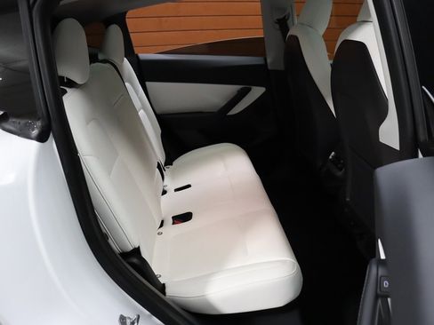 Used 2022 Tesla Model Y Long Range image 60