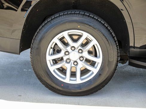 Used 2023 Chevrolet Tahoe LT w/ Luxury Package RWD image 11