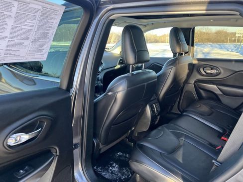 Used 2019 Jeep Cherokee Limited w/ Luxury Group image 24