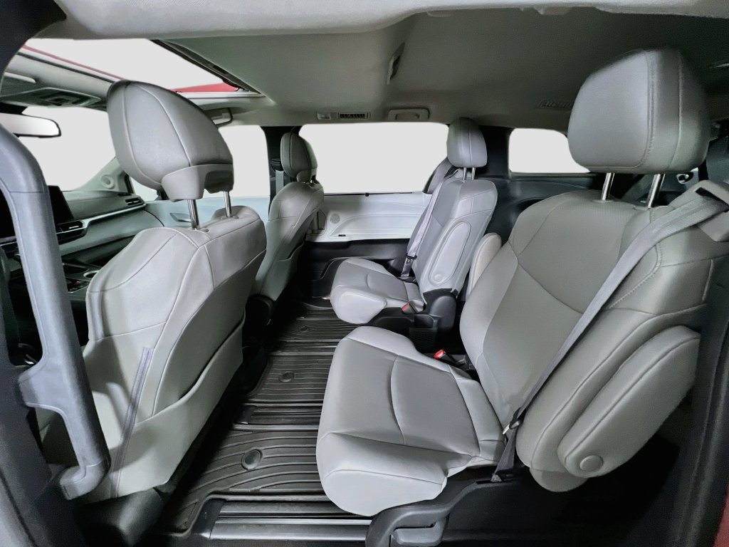 Used 2025 Toyota Sienna XLE w/ XLE Plus Package AWD/4WD image 24