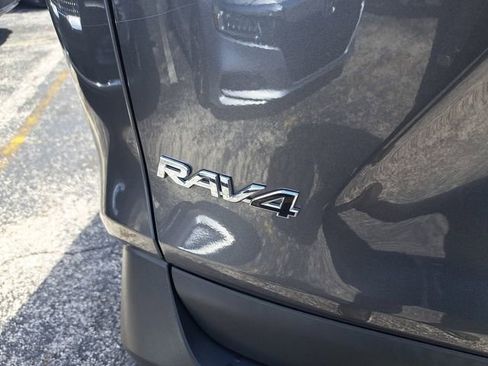 Used 2021 Toyota RAV4 LE image 5