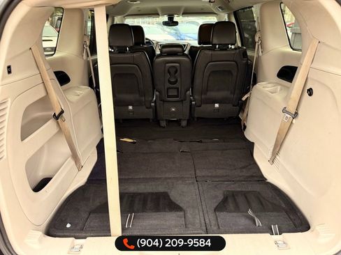 Used 2019 Chrysler Pacifica Touring-L image 27