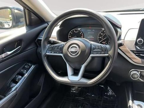 Used 2023 Nissan Altima 2.5 SV AWD/4WD image 12