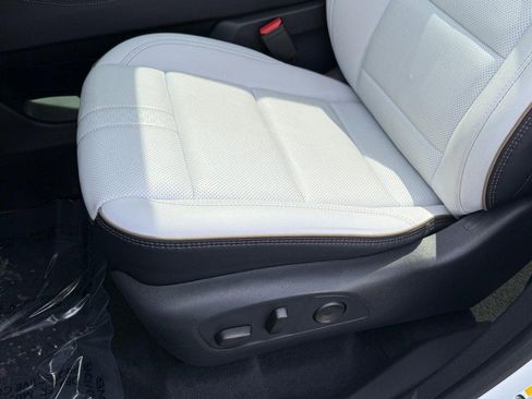 Used 2025 Chevrolet Traverse High Country w/ LPO, Floor Liner Package AWD/4WD image 31
