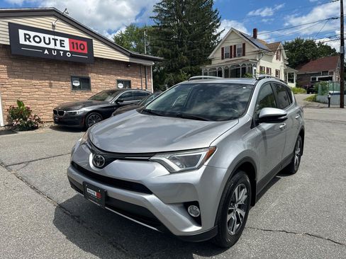 Used 2018 Toyota RAV4 XLE AWD/4WD image 2