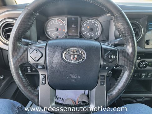 Used 2018 Toyota Tacoma TRD Off-Road w/ Technology Package image 18