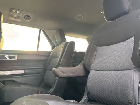Used 2022 Ford Explorer XLT image 29