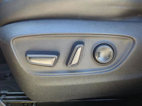 Used 2020 Toyota Highlander XLE image 12