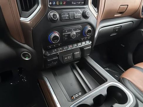 Used 2021 Chevrolet Silverado 1500 High Country image 14