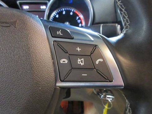 Used 2015 Mercedes-Benz ML 350 4MATIC w/ Premium 1 Package image 17