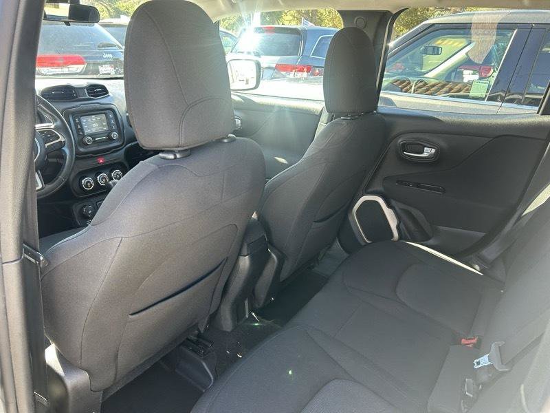 Used 2017 Jeep Renegade Latitude AWD/4WD image 14