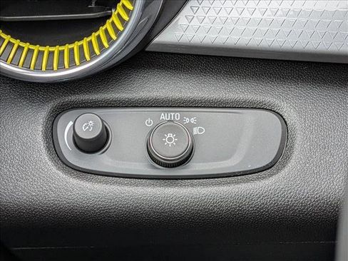 Used 2025 Chevrolet Trax LT w/ Driver Confidence Package image 14