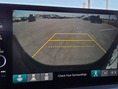 Used 2024 Honda Pilot Touring image 10