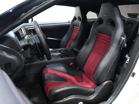 Used 2016 Nissan GT-R NISMO AWD/4WD image 29