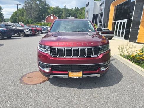 Used 2023 Jeep Wagoneer Series III w/ Premium Group I AWD/4WD image 2