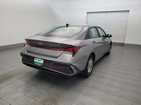 Used 2024 Hyundai Elantra SE FWD image 9