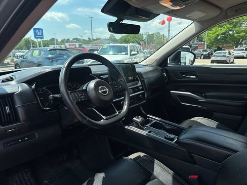 Used 2023 Nissan Pathfinder SL w/ SL Premium Package AWD/4WD image 17