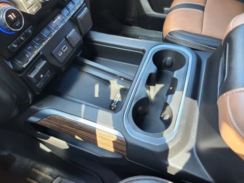 Used 2019 Chevrolet Silverado 1500 High Country image 12