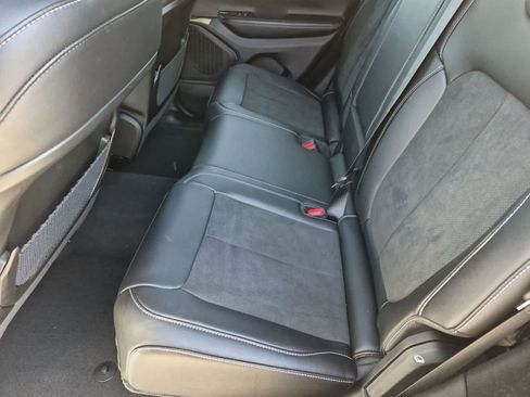 Used 2025 Jeep Grand Cherokee Altitude RWD image 18