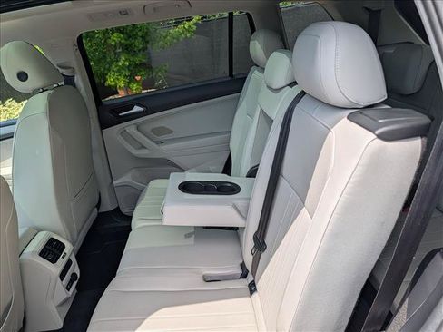 Used 2022 Volkswagen Tiguan SE w/ Panoramic Sunroof Package FWD image 23
