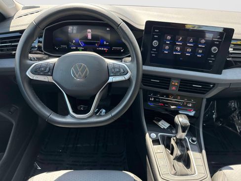 Certified 2025 Volkswagen Jetta SE FWD image 8