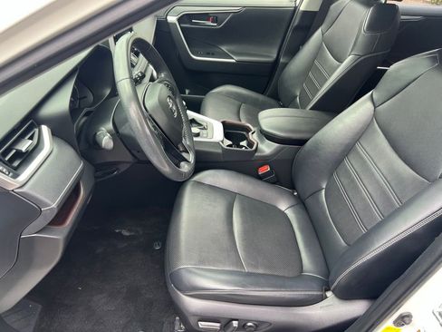 Used 2019 Toyota RAV4 Limited w/ Advanced Technology Package AWD/4WD image 15
