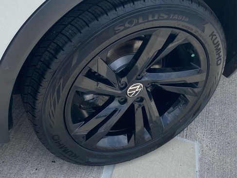 Certified 2024 Volkswagen Tiguan SE R-Line FWD image 20