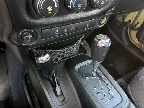 Used 2013 Jeep Wrangler Unlimited Sahara w/ Connectivity Group AWD/4WD image 29